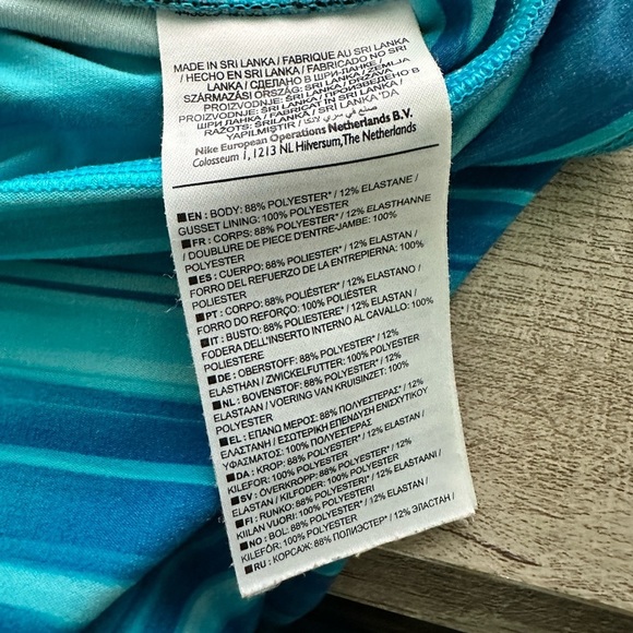 Nike Womens Legend Light Fit Swift Print Capri Leggings Turquoise Blue Green XS - Picture 2 of 5